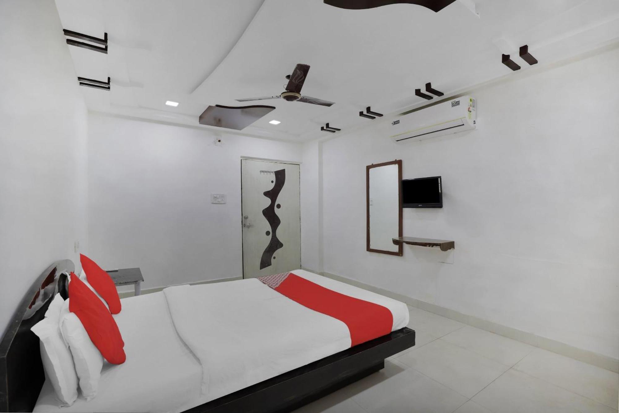 Hotel O Rudra Palace Ahmedabad Exterior photo