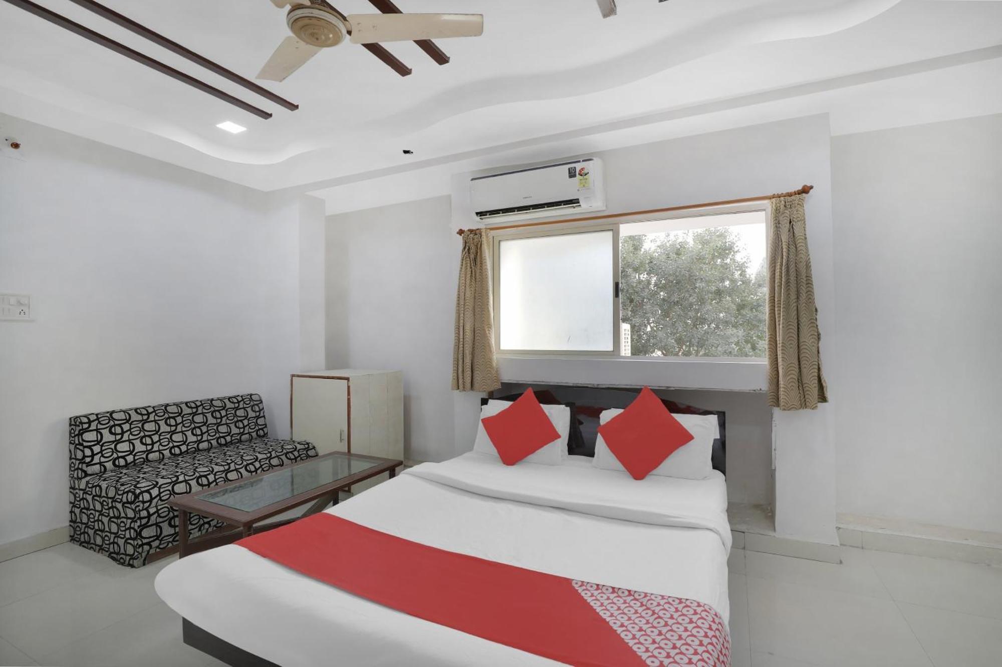Hotel O Rudra Palace Ahmedabad Exterior photo
