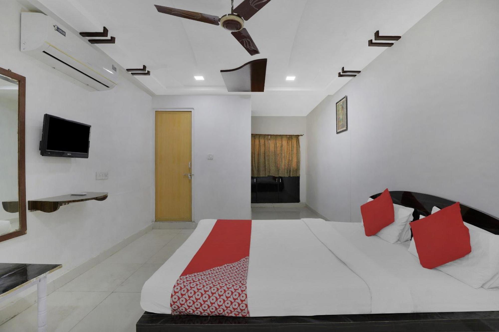 Hotel O Rudra Palace Ahmedabad Exterior photo